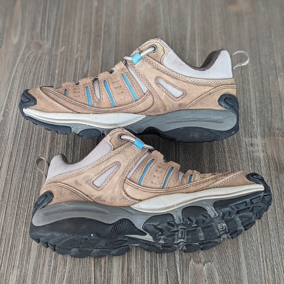 Vasque Hiking Shoes | Size 7 - Picture 4 of 9